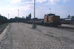 346 278 rangiert auf dem Gterbahnhof Spandau. Dieser wurde Ende der 1990er Jahre aufgegeben, heute stehen hier die Spandau-Arcaden. Aufnahme vom 13.07.1994.