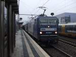 143 056-0 von RBH mit einer weiteren Lok dieser Baureihe/ Firma mit einem Kesselwagenzug durch Bielefeld. 02.02.2011.