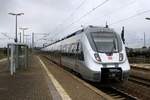 1442 304 (Bombardier Talent 2) von DB Regio Südost als S 37254 (S2) von Leipzig-Connewitz nach Dessau Hbf, dann weiter als RB 16484 nach Magdeburg Hbf, erreicht den Bahnhof Bitterfeld auf Gleis