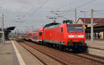 146 024 wartet mit einem RE 8 von Magdeburg nach Halle(S) am 14.07.19 in Bitterfeld auf die Weiterfahrt.