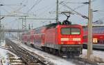 143 226 war am 29.01.12 mit einer neuen Regio-Garnitur nach Wittenberg unterwegs, hier bei der Ausfahrt aus Bitterfeld; fotografiert vom Bahnsteig aus.