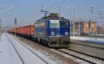 1142 562 fuhr am 05.02.12 mit einem Hochbordwagenzug und einer West-V 100 als Schublok durch Bitterfeld Richtung Leipzig.