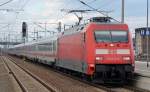 101 043 erreicht mit dem IC 1956 nach Karlsruhe am 14.04.13 den Bahnhof Bitterfeld.