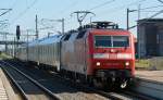 Der EN 452 fuhr am 21.07.13 mit 120 112 von Dessau kommend auf dem Gegengleis durch Bitterfeld Richtung Halle(S).