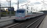 Am 27.10.13 fuhr dieser ICE 1 als Umleiter von Erfurt kommend durch Bitterfeld nach Berlin. Die Wolkenspiegelung im linken Fenster erinnert an einen Geist.

