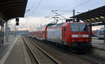 146 008 verlässt mit einer RB nach Halle(S) am 06.12.16 den Bahnhof Bitterfeld.