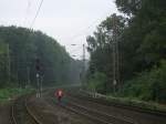 Einsam auf weiter Flur,ein DB Streckengnger auf Gterzuggleise in Bochum Hamme ,Richtung Wanne Eickel,hinter der Kurve trat er wieder den Kontollgang Richtung Bochum Nord an .(27.08.2008)