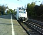 Die Mittelrheinbahn die gerade aus Brohl kommt fhrt nun in den Bahnhof
Bonn Hbf ein, wo die Fahrgste aussteigen knnen...
Aufgenommen am 20.10.09.