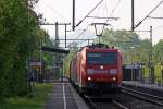 185 167-4 mit einem Lokzug aus 151 097, 155 081, 185 192, 185 304, 151 099, 185 173, 185 158 und 186 513 auf dem Weg Richtung Kln bei der Durchfahrt in Bonn-Oberkassel, 21.4.11