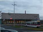 Hauptbahnhof Braunschweig mit Straßenbahn, hier die M1 nach Wenden. Das Fahrzeug 8151 vom Typ  Braunschweig  wurde 1981 gebaut, der Bau des Bahnhofs begann im Jahre 1957. 3.1.2014