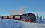 Ganz leise schlich 99 7239-9 mit dem P8932 den Brocken hinab. Hier hat sie bereits fast einmal den Brocken umrundet.

Brocken 06.01.2017