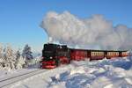 Mit kräftigen Schnaufen und einer herrlich weißen Dampfwolke erklimmte 99 7247-2 mit dem P8925 den Brocken. Nun muss sie noch einmal den Gipfel umrunden ehe sie am Bahnhof ankommt.

Brocken 06.01.2017