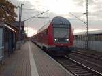 Einfahrt eines Steuerwagens des RegionalBahns nach Lutherstadt Wittenberg.