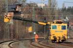 Motorturmwagen Plasser und Theurer der Firma BB bei der Arbeit in Coburg am 22.02.2012.