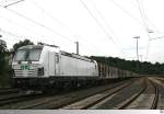 Am Morgen des 1. August 2014 steht der  Vectron  193 831 der  Salzburger Eisenbahn Transportlogistik GmbH (SETG)  im Güterbahnhof Coburg mit der ersten Hälfte seines Holzzuges. Am frühen Nachmittag wird er die andere Hälfte in Sonneberg / Thüringen abholen, welche derweil dort beladen wurde, und den Zug in Coburg zusammen koppeln. Am späten Abend geht es dann Richtung Süden...