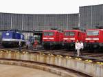 Bahnbetriebswerk Cottbus. Tag der Fahrgste des Verkehrsverbund Berlin-Brandenburg. Drei Eloks, 143, 112 und 114. Daneben eine blaue V 100. (16.09.2006)