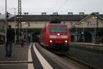 185 134-4 mit einem gemischten Gterzug am 31.05.13 bei der Durchfahrt durch den Darmstadter Hauptbahnhof Richtung Sden.