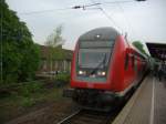 RE 5 nach Koblenz Hbf macht gerade Halt in Dinslaken

Wie fast immer 5 Dosto Wagen mit BR 146