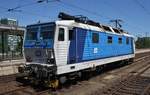 371 002-7 brachte am 27.5.2017 den EC378 von Praha hl.n. nach Hamburg-Altona in den Dresdener Hauptbahnhof. Nun begibt sie sich in Warteposition um den Gegenzug zu übernehmen.