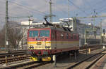  Pepin  , 371 005-0, wartet am Hbf Dresden auf den nächsten Eurocity nach Prag. 24.03.2017 11:30 Uhr.