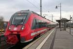 442 814 (Bombardier Talent 2) von DB Regio Südost, im Auftrag der S-Bahn Dresden, als S 32732 (S2) von Pirna nach Dresden Flughafen erreicht Dresden Hbf auf Gleis 19. Normalerweise fahren dort BR 143 mit Doppelstockwagen. [16.12.2017 | 11:46 Uhr]