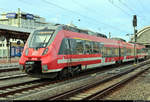 442 147-5 (Bombardier Talent 2) von DB Regio Südost mit dem Zugzielanzeiger  **NikolausEx**  ist in Dresden Hbf auf Gleis 233 vorübergehend abgestellt.
Aufgenommen von Bahnsteig 4.
[8.12.2019 | 11:19 Uhr]