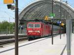 CD-Lok 371 201 setzt sich am 05.05.07 im Hauptbahnhof Dresden vor einen IC.