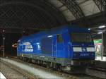 253 014  175 JAHRE DEUTSCHE EISENBAHNEN  der PRESS steht am spten Abend des 28.11.2009 in Dresden Hbf auf dem Gleis zwischen den Bahnsteigen 17 und 18
