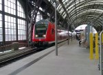 Die S2 ist gerade im Dresdner Hauptbahnhof eingetroffen und fhrt nach kurzem Aufenthalt weiter zum Flughafen. Aufnahme: 23.06.2010