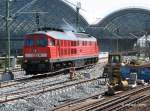  Ludmilla  mit der schnen Loknummer 233 233 dieselt durch die Baustelle Dresden Hbf Sdhalle - 19.08.2006
