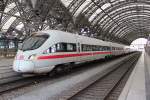 411 082-1  Mainz  und 415 024-9  Hansestadt Rostock  stehen am 15.02.2014 mit dem ICE 1548 nach Frankfurt(M) Flughafen Fernbf in Dresden Hbf. 