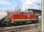 Nach dem Absetzen der 185-CL 006 ist 203 004 zurckgekommen und hat den Zug allein bernommen - Dresden-Neustadt, 07.04.2006
