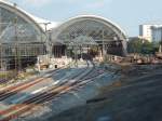 28.09.2006; Hauptbahnhof Dresden; der Umbau ist in vollem Gange; von meinem Bro kann ich tglich die Fortschritte sehen; die ehemaligen Gleise 1, 2 und 3 sind abgebrochen; Widerlager und Fundamente werden erneuert