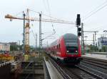 Bauarbeiten am Bahnhof Dresden Neustadt - die S1 nach Meißen zeigt sich davon unbeeindruckt. 29.6.2014