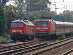 Am 1.8.14 trafen sich 232 093-5 und 143 215-2 vor dem Abstellbahnhof Eller-Süd.