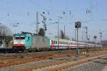 186 221 (2829) mit einem Sonderzug DPE13495 nach Kufstein, am 27.02.2016 in Düsseldorf Rath.