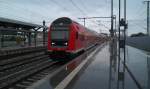 Eine Doppelstockgarnitur mit einer BR 143 am Zugschluss fhrt am 07.06.2012 als RB nach Eisenach in Erfurt Hbf ein.
