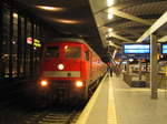 DB 232 240-2 mit dem RE 16188 nach Göttingen, am 07.12.2013 in Erfurt Hbf. Der RE verkehrte als Verstärker wegen dem Erfurter Weihnachtsmarkt.