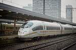 Regenbogen-ICE 403 022 im Essener Hauptbahnhof (13.11.2021)