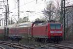 146 008-8 mit dewm RE4328 nach Dsseldorf Hbf bei der Ausfahrt in Essen 10.4.10