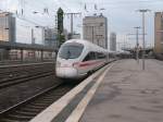 ICE 27 von Dortmund nach Wien Westbahnhof im Bahnhof Essen. 27.11.2010