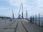 Durch das geffente Hafentor,am 16.August 2013,bot sich die Gelegenheit den Anschlu Hafen in Mukran zufotografieren.