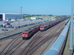 Von der Mukraner Fussgängerbrücke am Fährterminal sieht man die abgestellten 155er am Besten.Aufnahme am 04.Juni 2016.