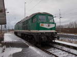 Die SBW V300.002,am 07.Februar 2017,fotogerecht am Bahnsteig in Mukran Mitte.