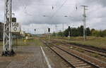 Die Lichtsignale P an den Bahnsteig 3 und 4, am 10.10.2024 in Falkenberg (Elster).