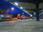 Die RB aus Dessau ist am Gl.1 in Falkenberg/E. eingefahren u. mu nun aus Ermangelung eines Ausfahrsignals auf diesem Gleis  Umsetzen nach Gl.2. Weiterfahrt als RB26378, 06.03.06. Das Fahrgastaufkommen auf dieser Linie ist zwar nicht bermig, aber da sich das Land Sachsen-Anhalt den Luxus der kostenlosen Fahrradbefrderung leistet, nimmt jeder 2.Fahrgast sein Rad mit!! Folge: der Zug mute im Schlerverkehr mit einem Dosto verstrkt werden.