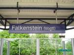 Bahnhofschild von Falkenstein (Vogt). Fotografiert am 25.05.2010.