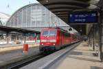 Die 111-055-0 in Richtung Wrzburg HBF auf Gleis 9 im Frankfurter Hauptbahnhof.