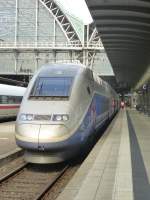 Ein TGV nach Paris steht am 23.08.2013 in Frankfurt(M.) Hbf.