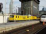 DB Netz Instandhaltung Fahrwegmessung 720 301 sieht am 05.12.15 noch sehr Neu aus in Frankfurt am Main Hbf 